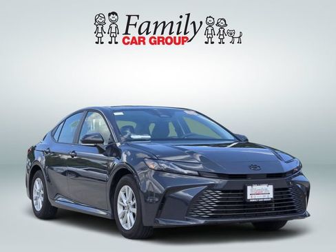 Used 2025 Toyota Camry LE FWD image 2