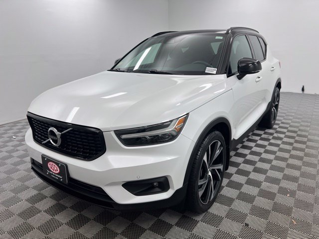 Used 2021 Volvo XC40 T5 R-Design w/ Climate Package AWD/4WD image 2