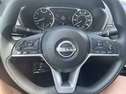 Used 2025 Nissan Altima 2.5 SV image 24