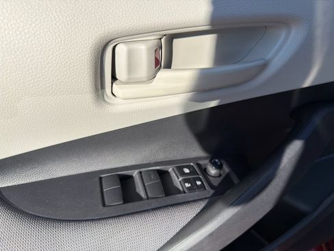 Used 2024 Toyota Corolla LE w/ LE Convenience Package FWD image 11