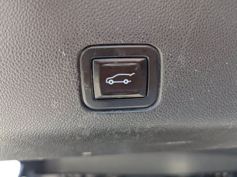 Used 2021 Chevrolet Suburban Z71 w/ Luxury Package AWD/4WD image 29