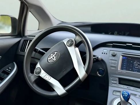 Used 2012 Toyota Prius Three w/ Solar Roof Pkg FWD image 25