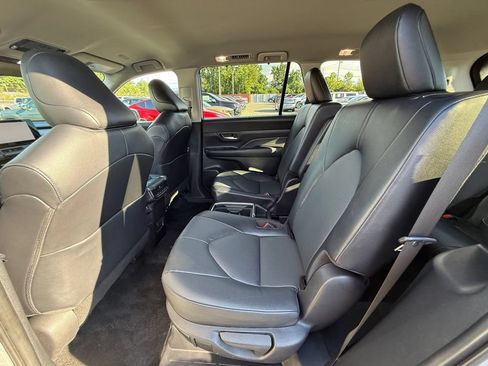 Used 2025 Toyota Grand Highlander AWD image 22