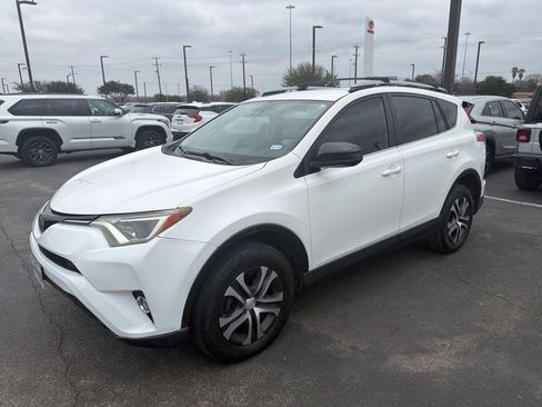 Used 2017 Toyota RAV4 LE image 1