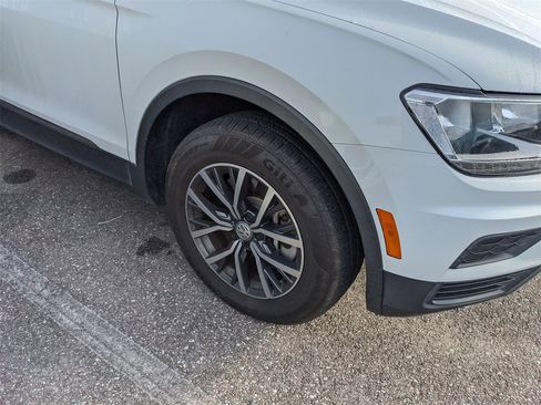 Certified 2020 Volkswagen Tiguan SE w/ Panoramic Sunroof Package image 7