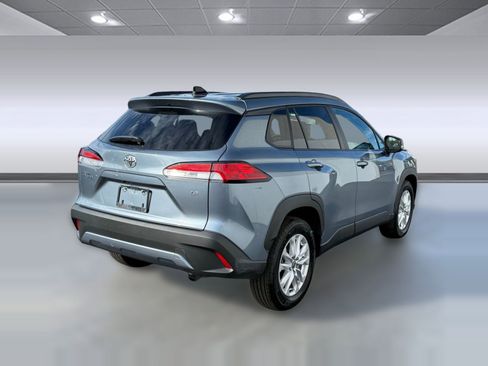 Used 2025 Toyota Corolla Cross LE image 8
