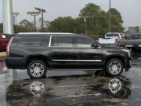 Used 2018 Cadillac Escalade ESV 2WD image 12