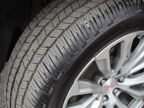 Used 2021 GMC Yukon Denali w/ Denali Premium Package image 15