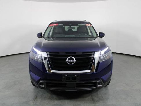 Certified 2025 Nissan Pathfinder SV FWD image 13