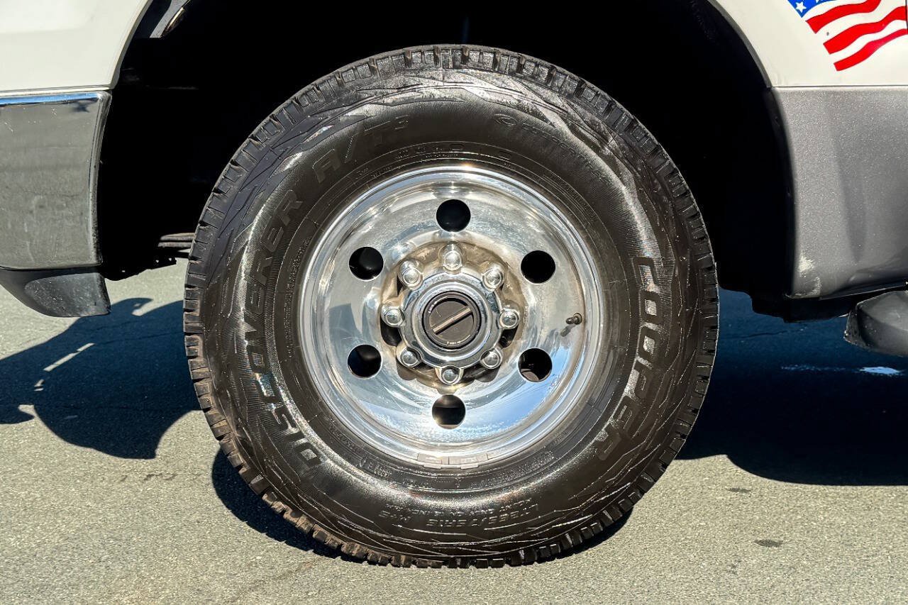 Used 2005 Ford Excursion XLT AWD/4WD image 26