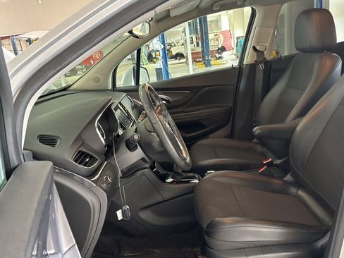 Used 2022 Buick Encore Preferred w/ Safety Package AWD/4WD image 5