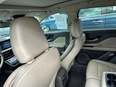 Used 2022 Lincoln Corsair AWD w/ Premium Package image 15
