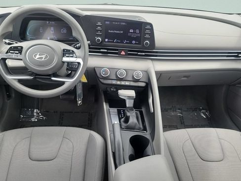 Used 2024 Hyundai Elantra SE FWD image 11