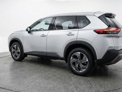 Used 2025 Nissan Rogue SV FWD image 6