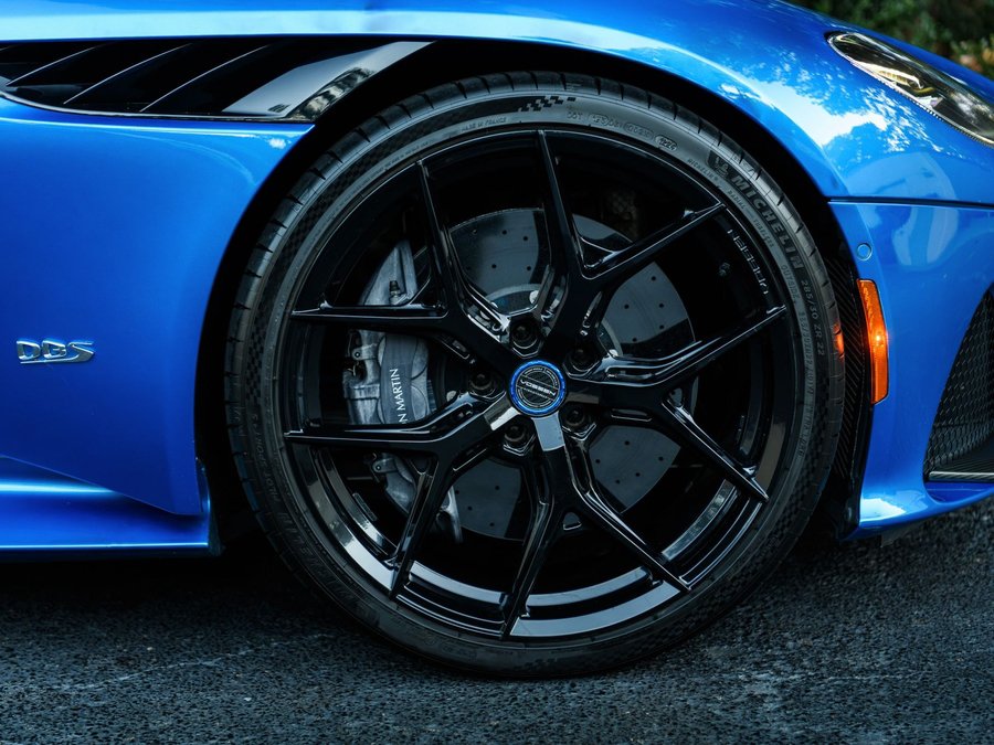 Used 2020 Aston Martin DBS Superleggera Volante RWD image 13