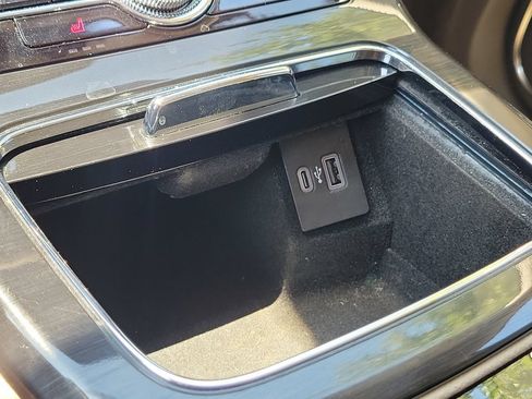 Used 2023 Lincoln Nautilus FWD w/ Premium Package image 34