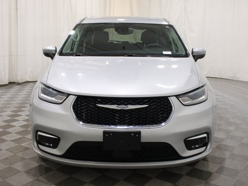 Used 2023 Chrysler Pacifica Touring-L FWD image 36