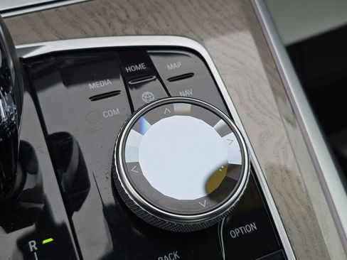 Used 2022 BMW X5 M50i w/ Executive Package image 19