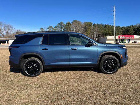 New 2026 Chevrolet Traverse LT w/ Midnight/Sport Edition image 2