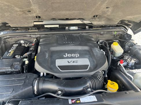 Used 2014 Jeep Wrangler Unlimited Sahara w/ Connectivity Group image 11