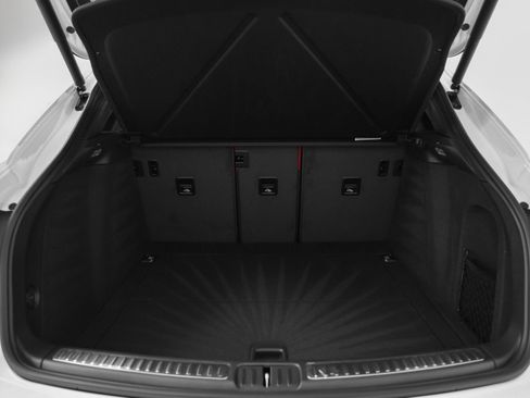 Certified 2026 Porsche Macan AWD/4WD image 16