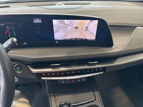 Used 2024 Cadillac XT4 Premium Luxury image 11