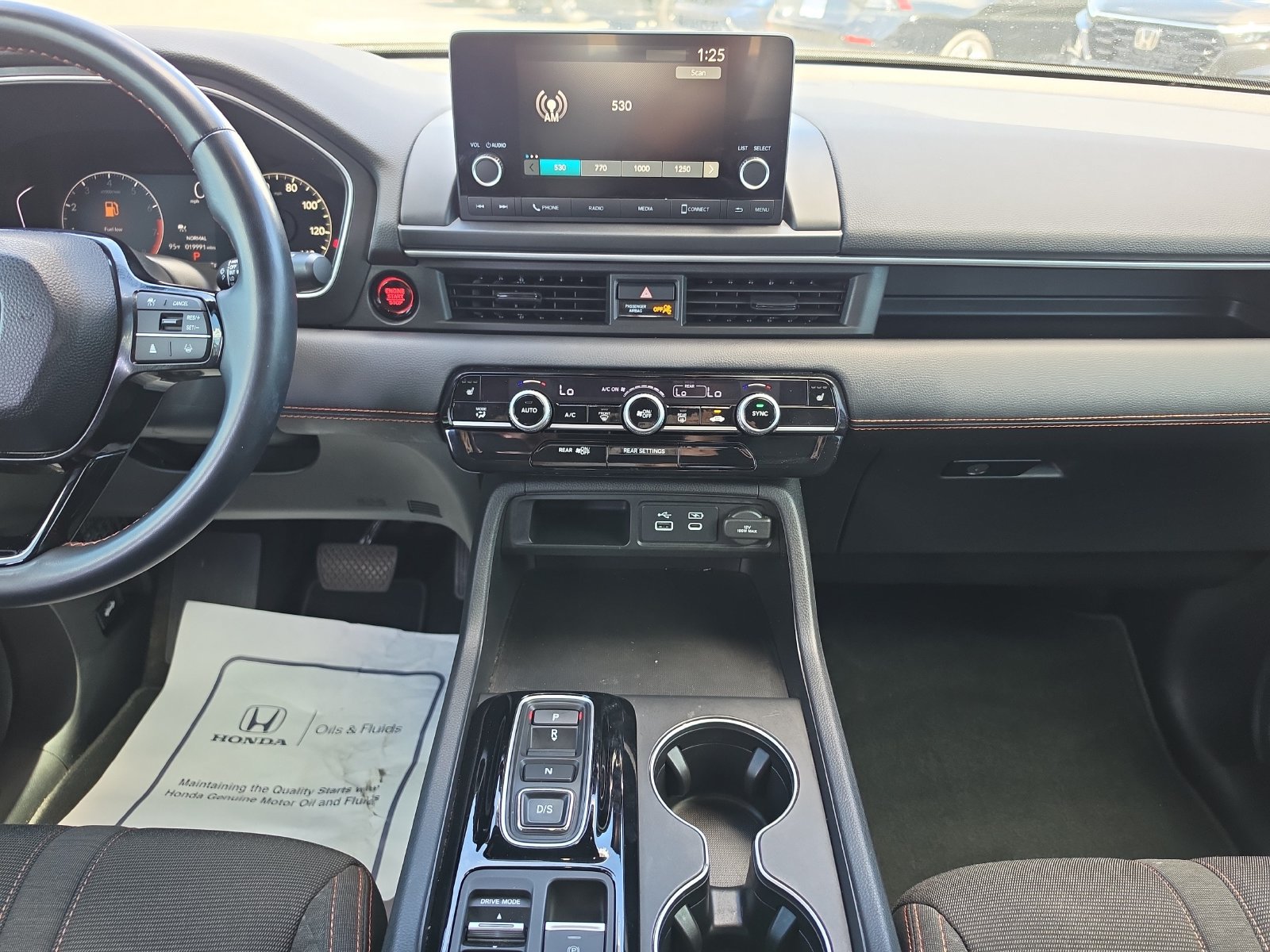 Used 2025 Honda Pilot Sport image 11