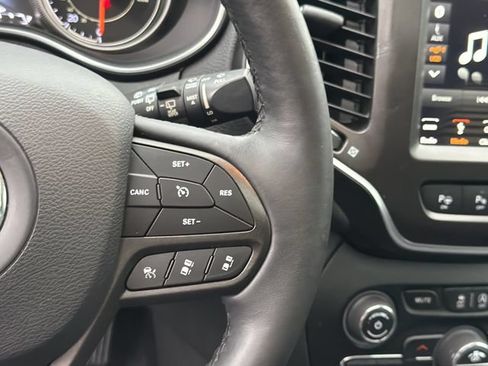 Used 2019 Jeep Cherokee Trailhawk AWD/4WD image 26