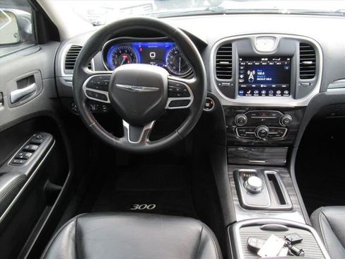 Used 2019 Chrysler 300 Touring w/ Quick Order Package 2EF image 12