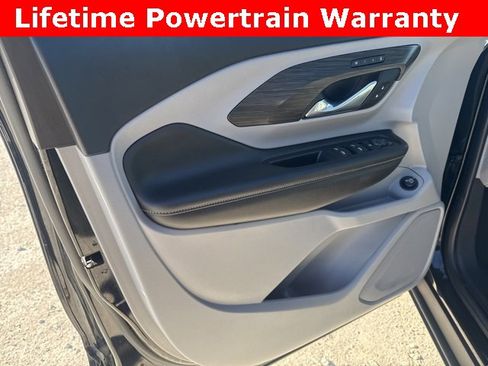 Used 2024 GMC Terrain SLT image 24