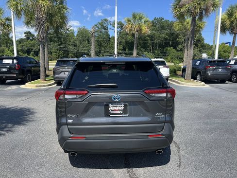 Used 2021 Toyota RAV4 XLE w/ Convenience Package AWD/4WD image 9