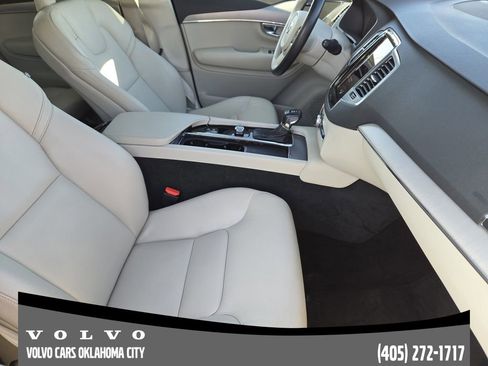 Certified 2022 Volvo XC90 T5 Momentum w/ Protection Package Premier image 13