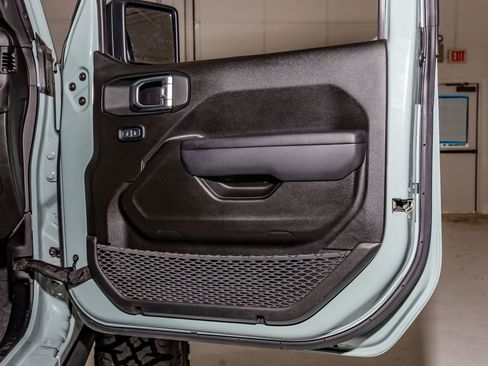 Used 2024 Jeep Wrangler Willys image 37