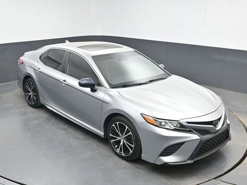 Used 2020 Toyota Camry SE FWD image 13