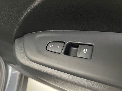 Used 2025 Hyundai Venue SE FWD image 25