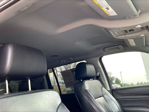 Used 2019 Chevrolet Suburban LT RWD image 22