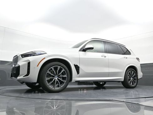 New 2026 BMW X5 xDrive40i w/ M Sport Package AWD/4WD image 26