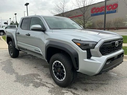 Used 2024 Toyota Tacoma TRD Off-Road image 2