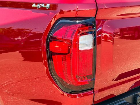 Used 2025 GMC Canyon Elevation w/ Convenience Package AWD/4WD image 8