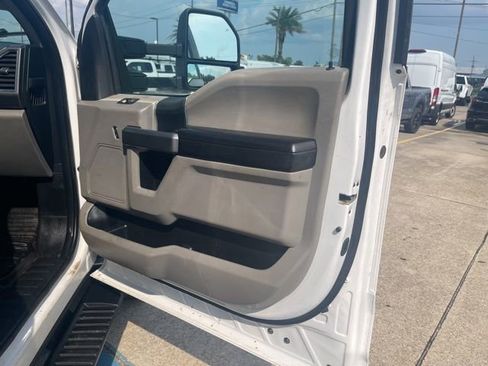 Used 2017 Ford F550 XLT image 18