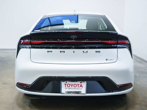 Used 2025 Toyota Prius XLE FWD image 8