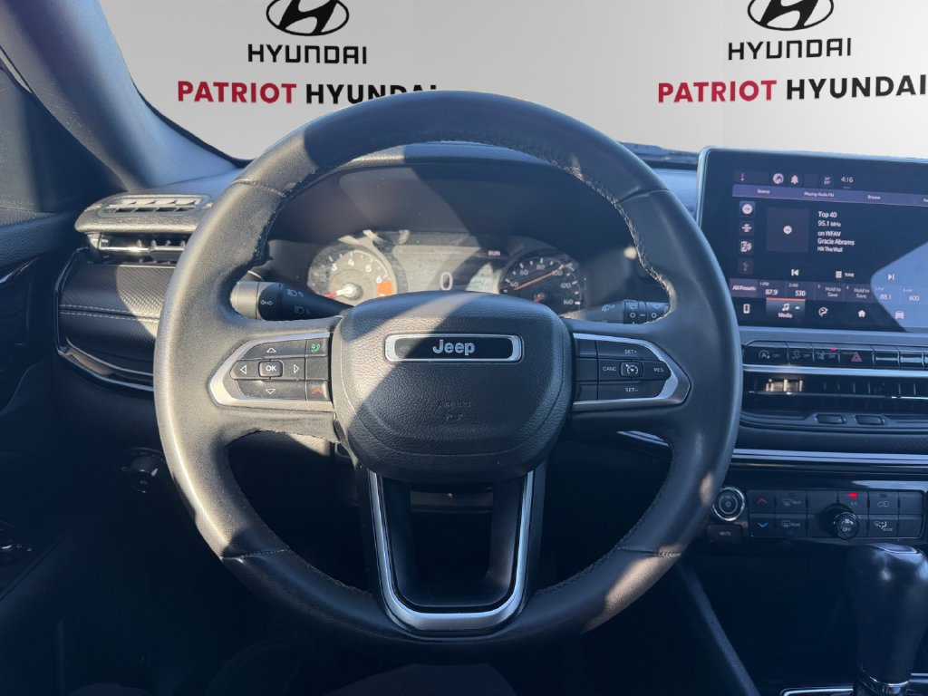 Used 2023 Jeep Compass Latitude AWD/4WD image 12