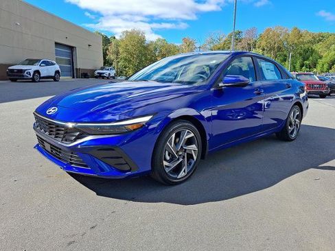 New 2025 Hyundai Elantra Limited image 2