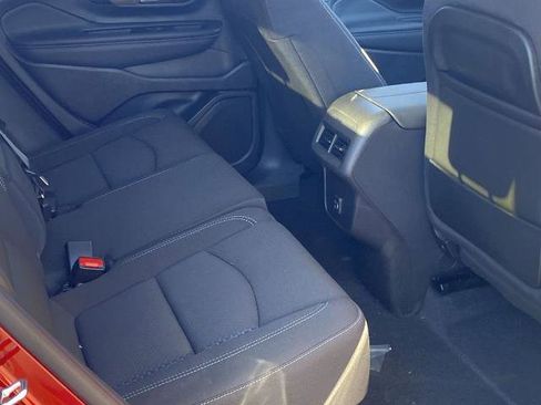 Used 2024 GMC Terrain SLE w/ Driver Convenience Package image 17