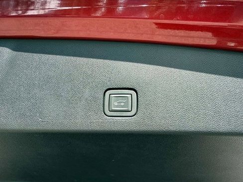 Used 2024 Cadillac XT6 Sport w/ Technology Package image 12