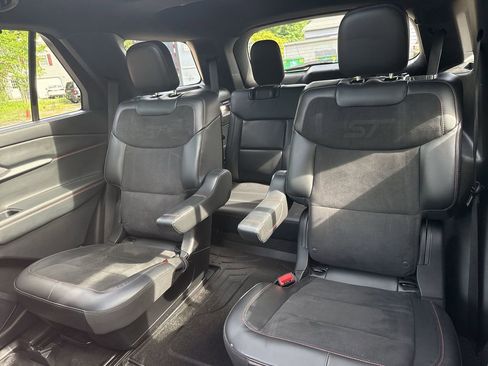 Used 2025 Ford Explorer ST AWD/4WD image 23