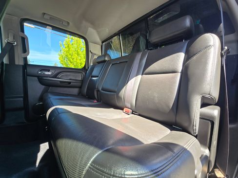 Used 2013 GMC Sierra 2500 Denali w/ Suspension Package, Off-Road AWD/4WD image 16