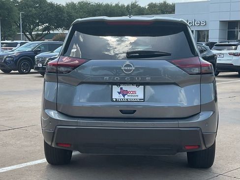 Used 2025 Nissan Rogue SV FWD image 5
