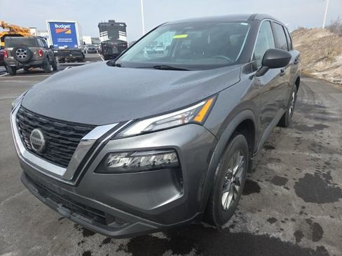 Used 2021 Nissan Rogue S image 2