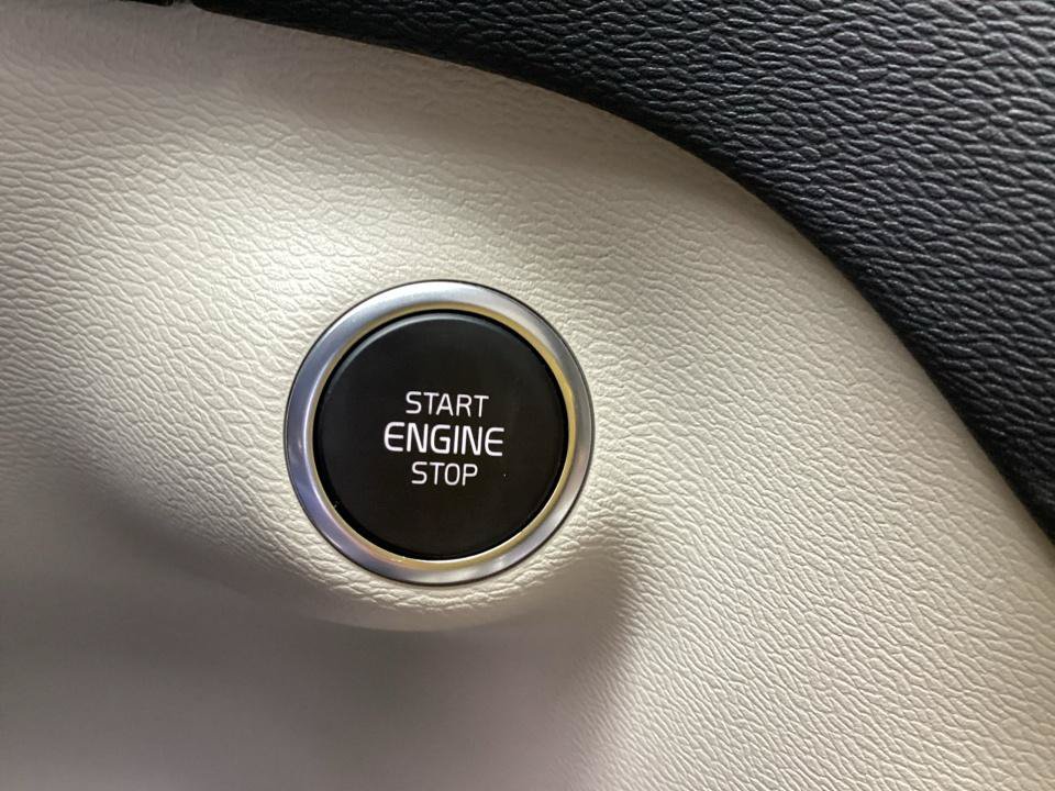Certified 2025 Volvo XC40 B5 Plus AWD/4WD image 24